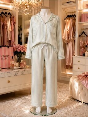 Victoria Secret Striped Grey And White Striped Pajama Set NWOT 💎